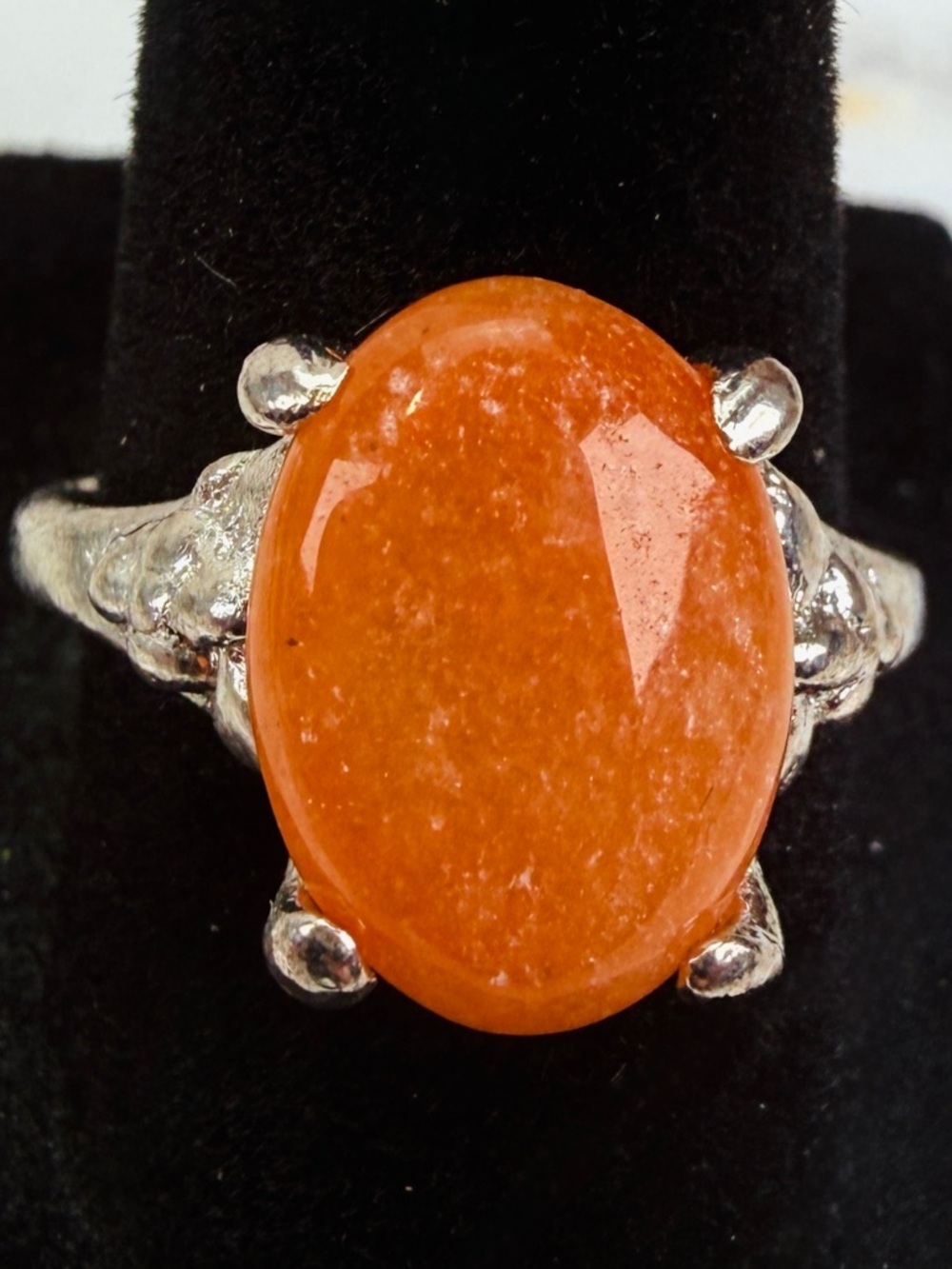 Pretty Silvertone size 8 burnt orange costume ring